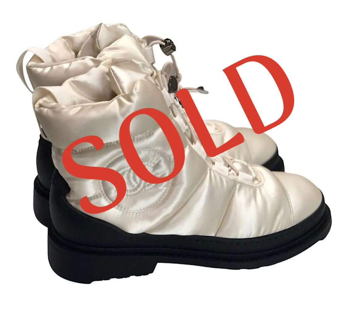 Chanel 2018 18A Winter White Nylon Down Shearling Lined Snow Winter Boots EU 38