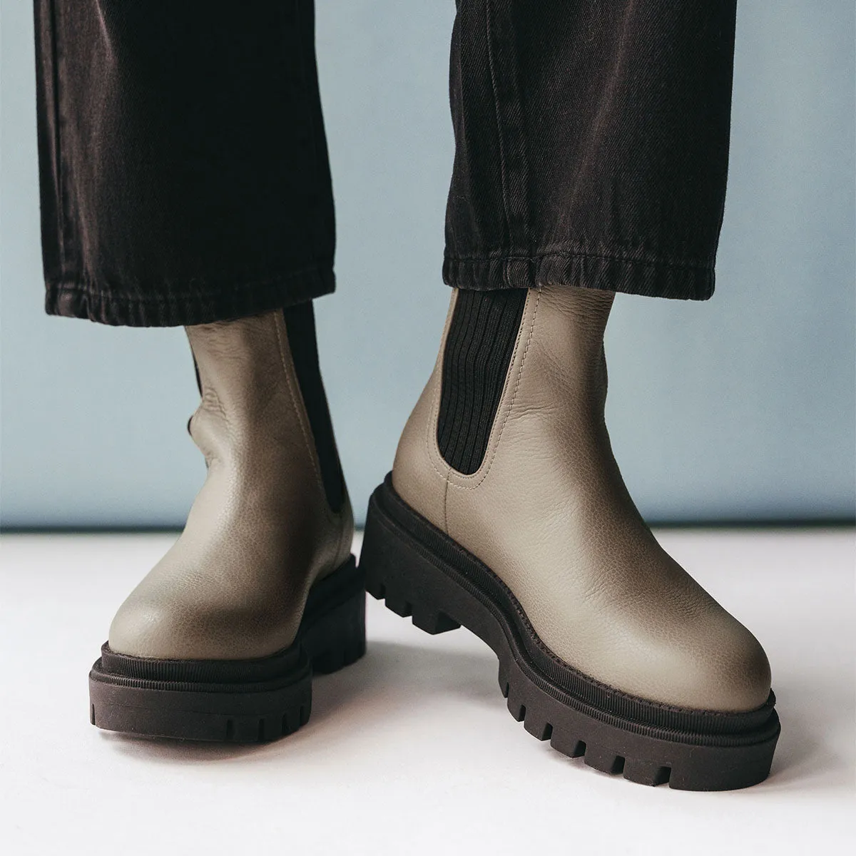 The Alpine Chelsea Boot Shale